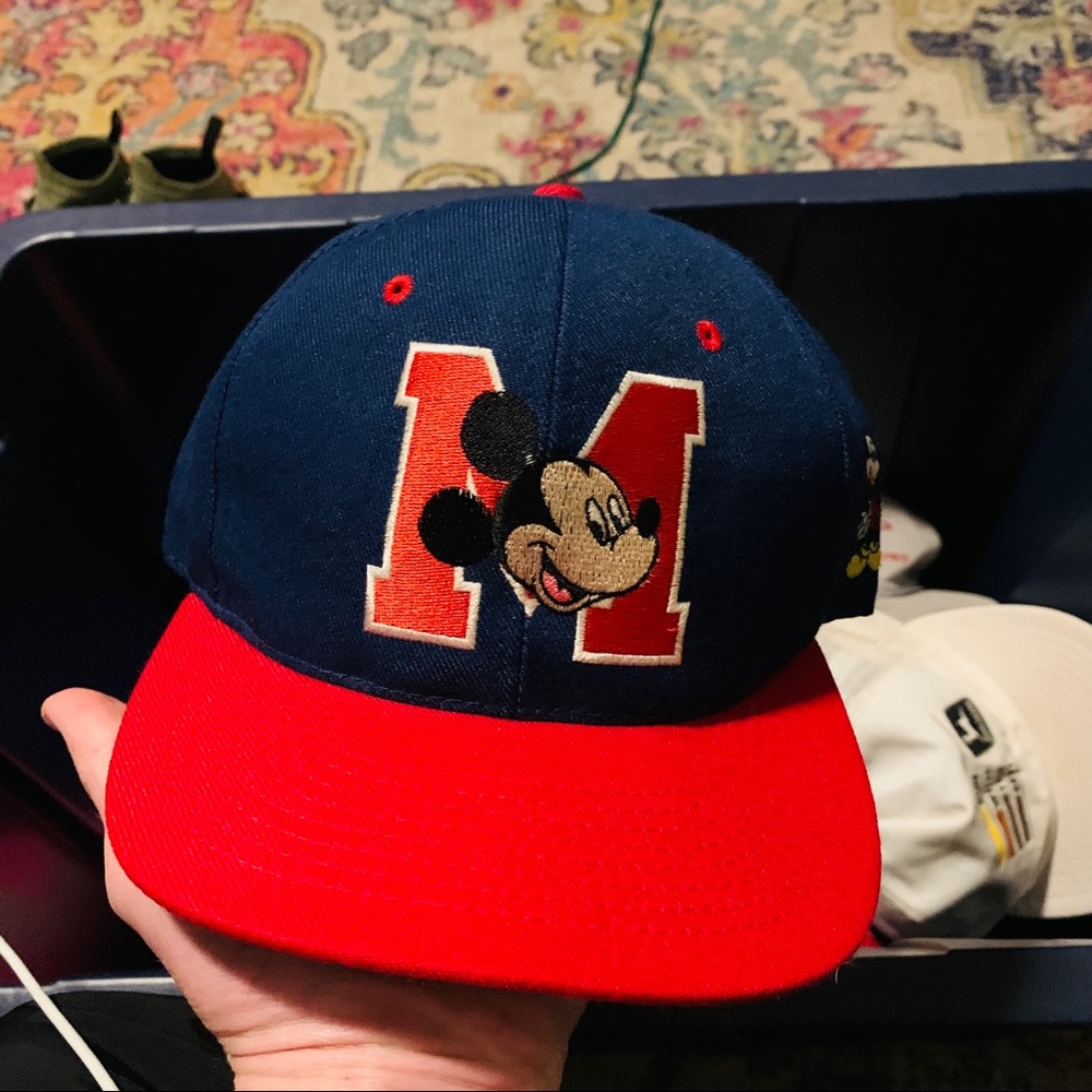 Vintage 90s mickey mouse embroidered snapback